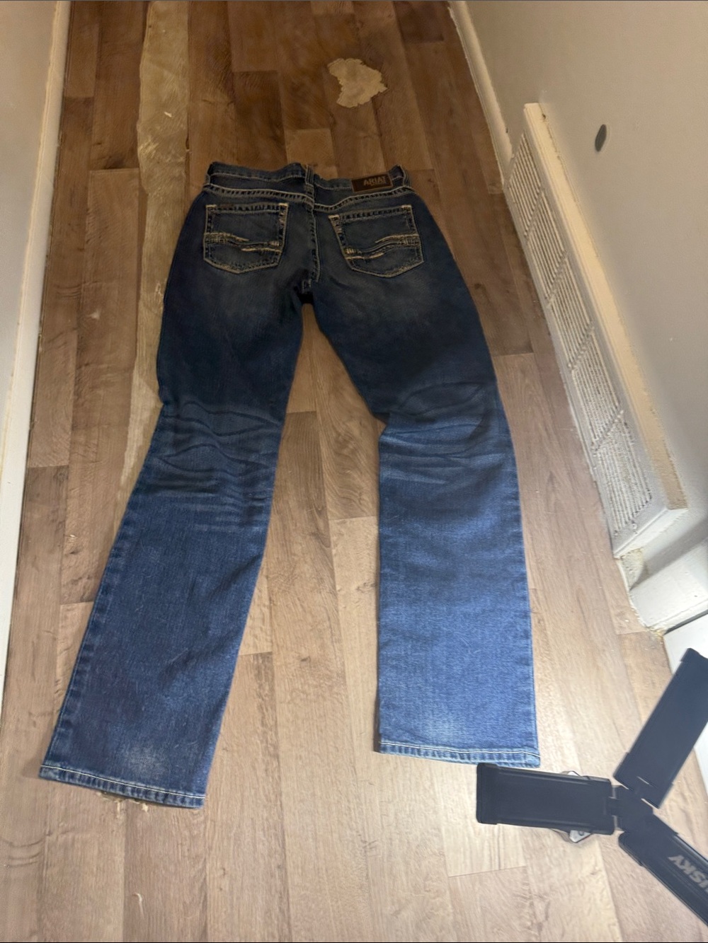 Ariat Men's Relaxed Bootcut Denim Jeans in Dark Blue Wash - Picture 14 of 16